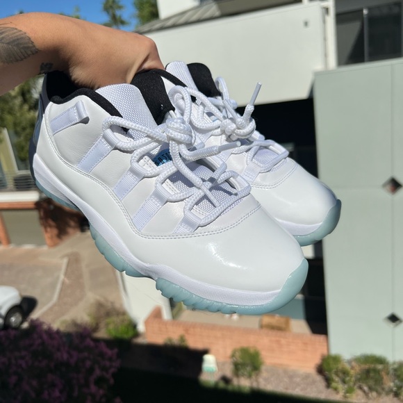 Jordan 11 Legend Blue